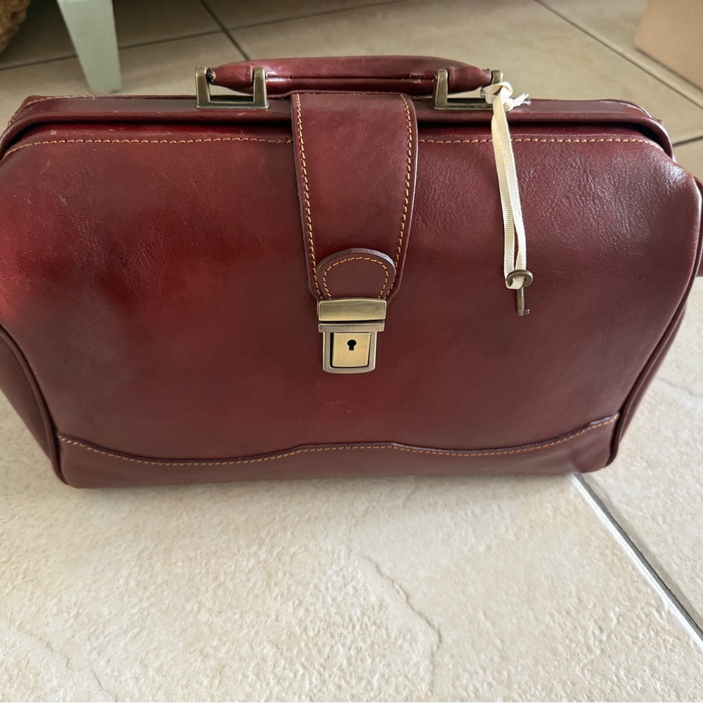 Elegant Brown Leather Men's Bag